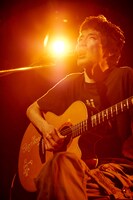 「2016新春シリーズいらしゃいよろしくさるモンキー♪♪♪」東京・渋谷CLUB QUATTRO公演の様子。（撮影：たたみ）