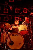 「2016新春シリーズいらしゃいよろしくさるモンキー♪♪♪」東京・渋谷CLUB QUATTRO公演の様子。（撮影：たたみ）