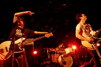 「2016新春シリーズいらしゃいよろしくさるモンキー♪♪♪」東京・渋谷CLUB QUATTRO公演の様子。（撮影：たたみ）