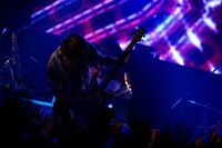 AKIRA（G, Programming）（写真提供：ソニー・ミュージックレコーズ）