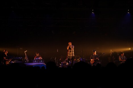 UVERworld「UVERworld PREMIUM LIVE 2016」東京・新宿BLAZE公演の様子。(写真提供:ソニー・ミュージックレコーズ)