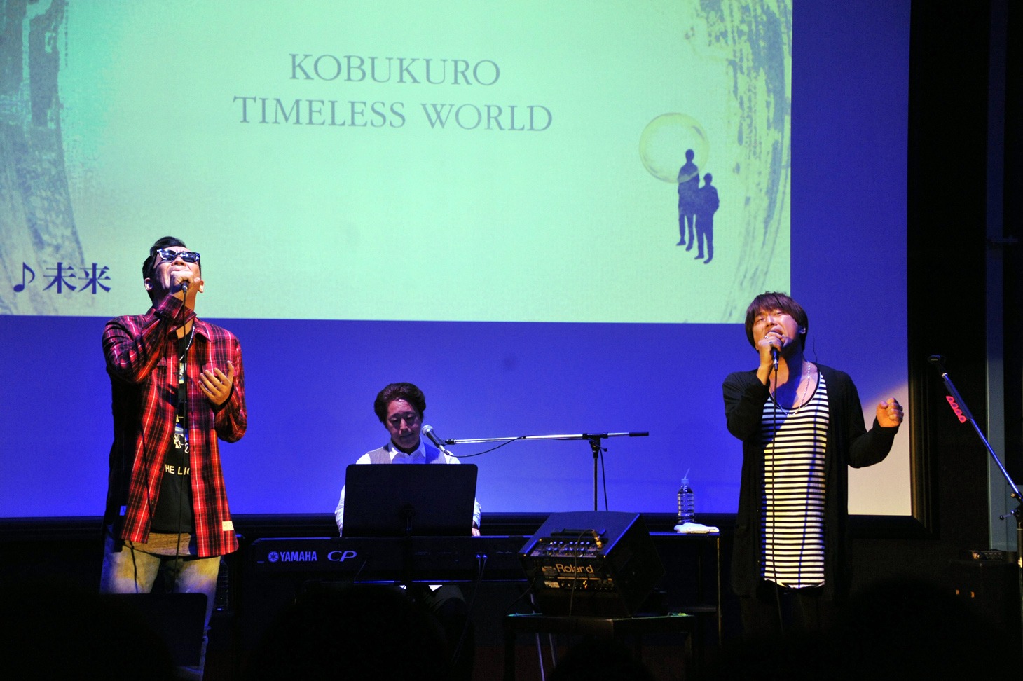 コブクロのライブの様子。