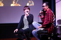 左から小渕健太郎、黒田俊介。（写真提供：ワーナーミュージック・ジャパン）