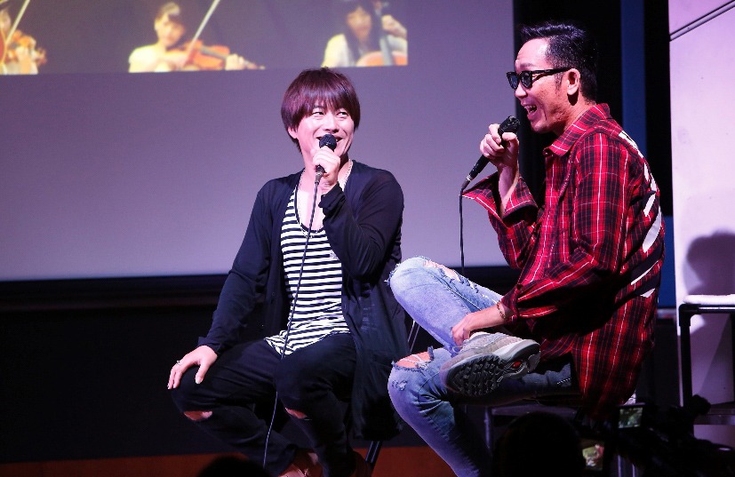 左から小渕健太郎、黒田俊介。（写真提供：ワーナーミュージック・ジャパン）