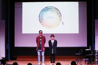 左から黒田俊介、小渕健太郎。（写真提供：ワーナーミュージック・ジャパン）