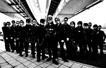 masurao crew。写真中央が綾小路翔。