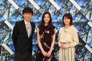 左より渡部建（アンジャッシュ）、足立梨花、森高千里。 (c)フジテレビ