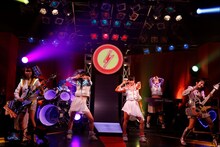 Gacharic Spin「シャキシャキして!!」ミュージックビデオのワンシーン。