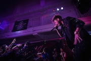 SiMとCrossfaithのコラボライブの様子。(Photo by Ryota Mori / Red Bull Content Pool)