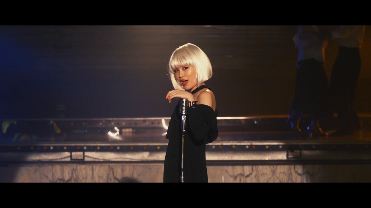 前田敦子「Selfish」ミュージックビデオのワンシーン。