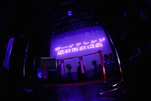 「ONIGAWARA 1st mini album『欲望』リリースツアー2016～ボーイフレンド就任記念式典～」東京・WWW公演の様子。（撮影：山川哲矢）