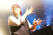 斉藤伸也（Vo, GAYA, Programming）（撮影：山川哲矢）