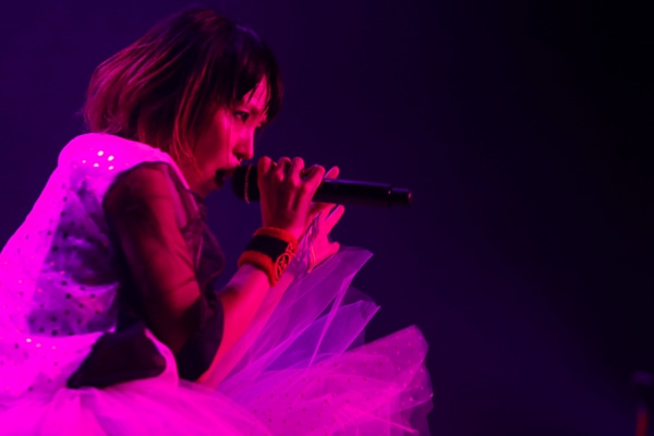 LiSA「LiVE is Smile Always～Hi! FiVE～」の様子。（photo by tetsuya yamamoto）