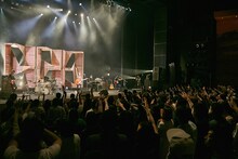 黒木渚 ONEMAN TOUR 2016 SPRING「ふざけんな世界、ふざけろよ」東京・東京国際フォーラム ホールC公演の様子。 （撮影：千葉顕弥）