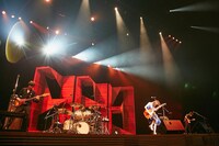 黒木渚 ONEMAN TOUR 2016 SPRING「ふざけんな世界、ふざけろよ」東京・東京国際フォーラム ホールC公演の様子。 （撮影：千葉顕弥）