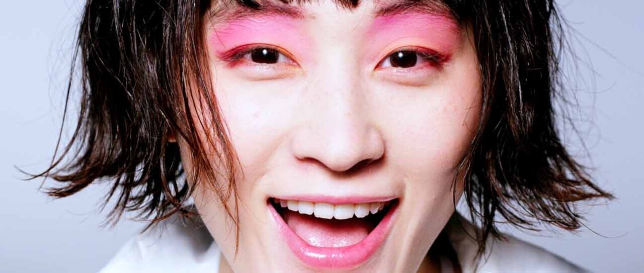 水曜日のカンパネラ×shu uemura、色にハマるコラボキャンペーン動画公開