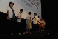 映画「サブイボマスク」公開初日舞台挨拶の様子。