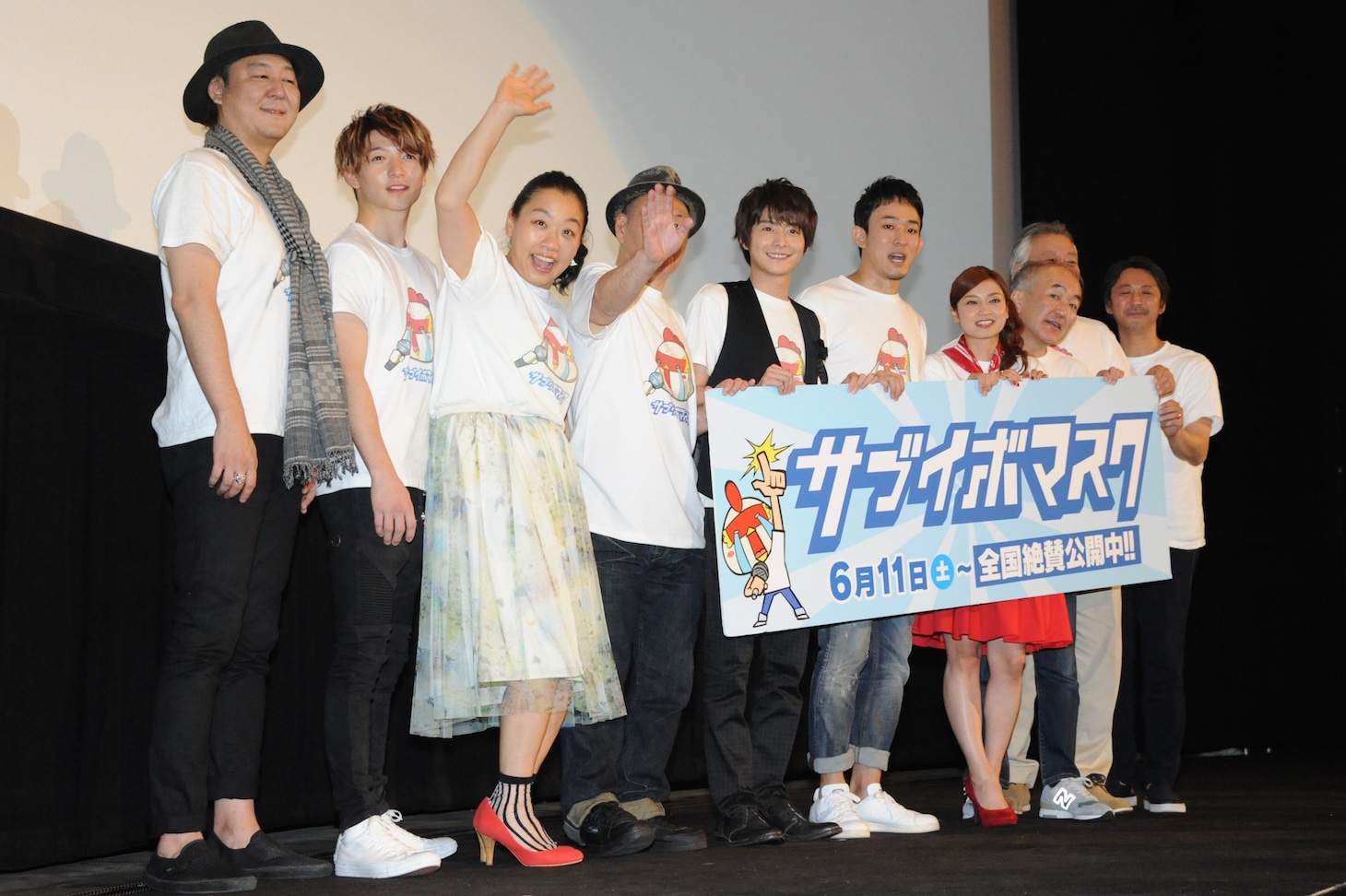 映画「サブイボマスク」公開初日舞台挨拶の様子。