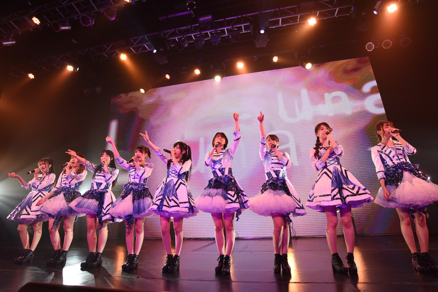Lunarによるライブの様子。