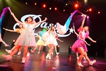 PASSPO☆によるライブの様子。