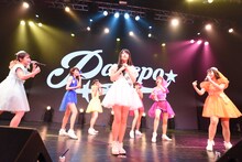 PASSPO☆によるライブの様子。