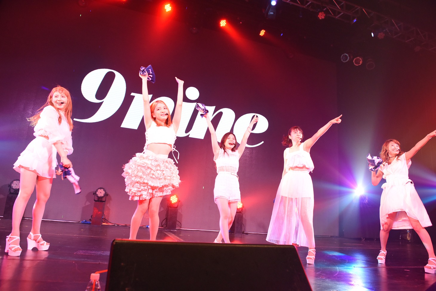 9nineによるライブの様子。