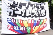 日本武道館単独公演をアピールするバックドロップ。