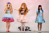 左からつばさちゃん、リカちゃん、山出愛子。