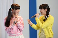 左から麻生真彩、岡崎百々子。