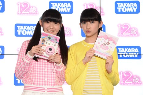 左から麻生真彩、岡崎百々子。