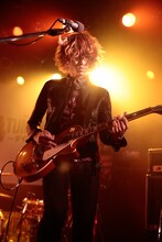 亀本寛貴（G / GLIM SPANKY）（撮影：板橋淳一）