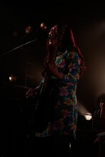 松尾レミ（Vo, G / GLIM SPANKY）（撮影：板橋淳一）