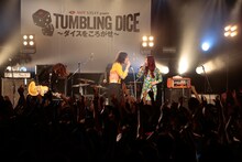 ドレスコーズとGLIM SPANKYによるコラボの様子。（撮影：板橋淳一）