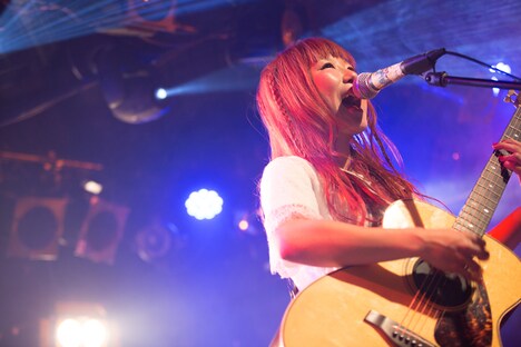 mick（Vo, G, Piano）（Photo by Junpei Hiyoshi）