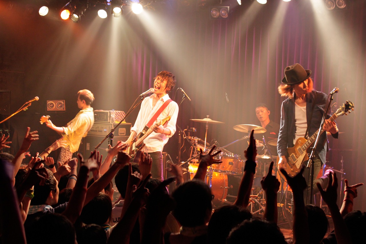 LUNKHEAD「LUNKHEAD ONEMAN TOUR～決戦前夜 大阪編～」の様子。（写真提供：有限会社 直球）
