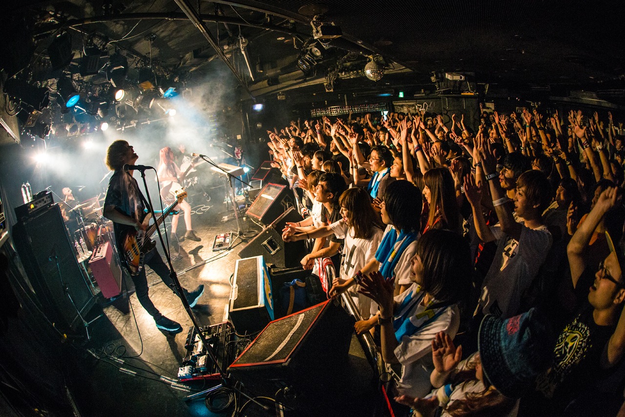 Amelie「Amelie『グッバイ＆ハロー』RELEASE TOUR 2016 FINAL」東京・Shibuya eggman公演の様子。（Photo by Junpei Hiyoshi）