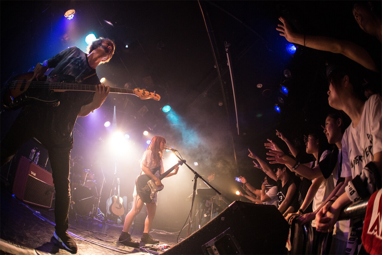 Amelie「Amelie『グッバイ＆ハロー』RELEASE TOUR 2016 FINAL」東京・Shibuya eggman公演の様子。（Photo by Junpei Hiyoshi）