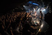 Amelie「Amelie『グッバイ＆ハロー』RELEASE TOUR 2016 FINAL」東京・Shibuya eggman公演の様子。（Photo by Junpei Hiyoshi）