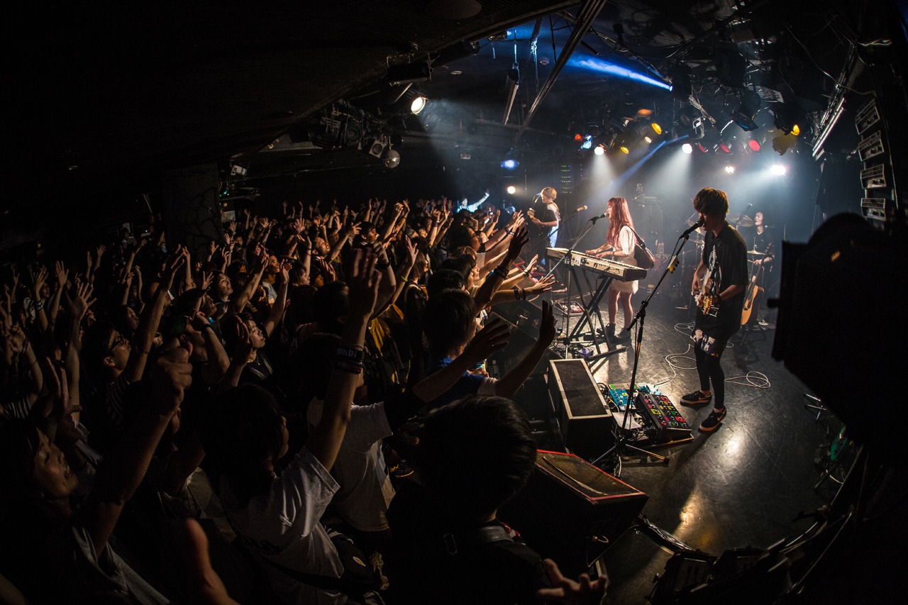 Amelie「Amelie『グッバイ＆ハロー』RELEASE TOUR 2016 FINAL」東京・Shibuya eggman公演の様子。（Photo by Junpei Hiyoshi）