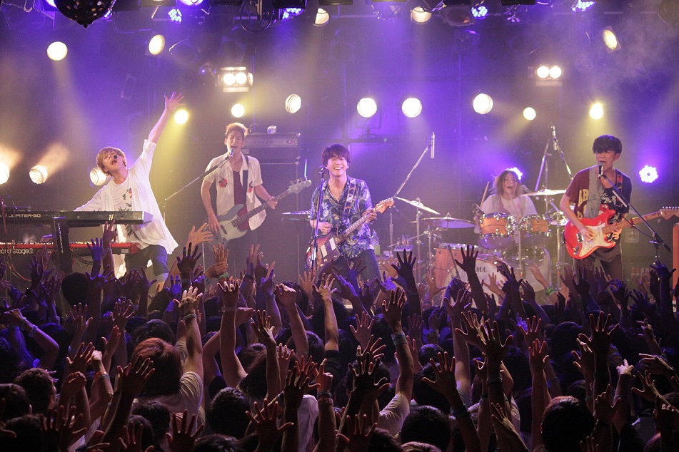 Mrs. GREEN APPLE「Mrs. TWOMAN TOUR ～初夏とリンゴとロックバンド～」愛知・名古屋CLUB QUATTRO公演の様子。（写真提供：EMI Records）