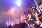「アップアップガールズ（仮）Zepp ツアー “The Seven PARTY LIVE Alien”」Zepp Sapporo公演の様子。