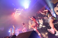 「アップアップガールズ（仮）Zepp ツアー “The Seven PARTY LIVE Alien”」Zepp Sapporo公演の様子。