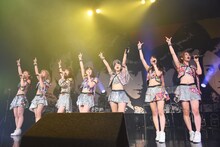 「アップアップガールズ（仮）Zepp ツアー “The Seven PARTY LIVE Alien”」Zepp Sapporo公演の様子。