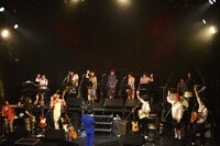 挙手しているのが堂島孝平楽団の免許所持メンバー。