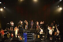 挙手しているのが堂島孝平楽団の免許所持メンバー。