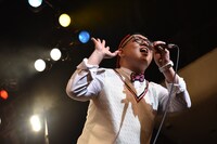 コール＆レスポンスで盛り上げる斉藤伸也。