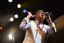 コール＆レスポンスで盛り上げる斉藤伸也。