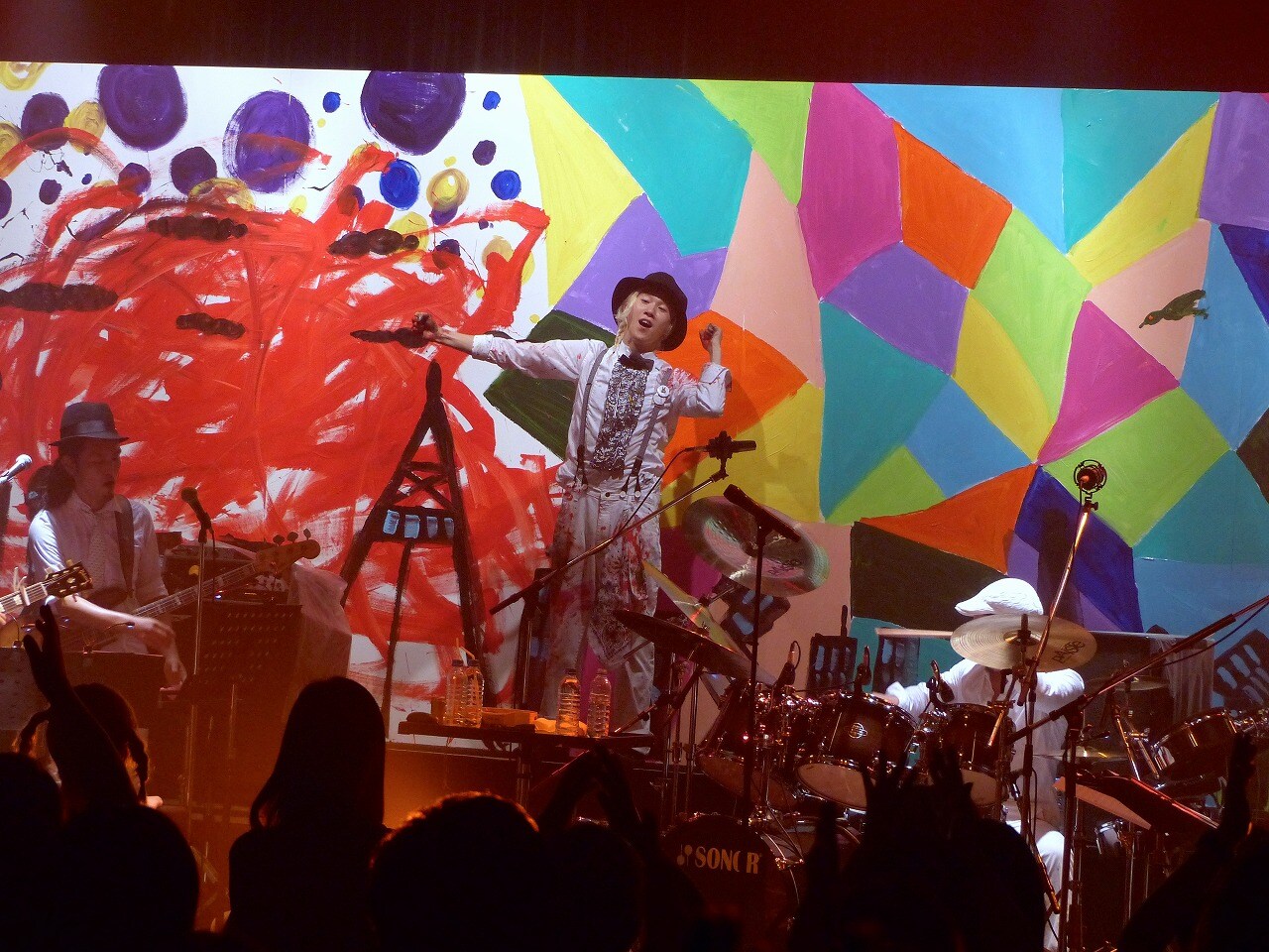 吉田山田、福岡でワンマン「クレイジーワンダーパレス」開催