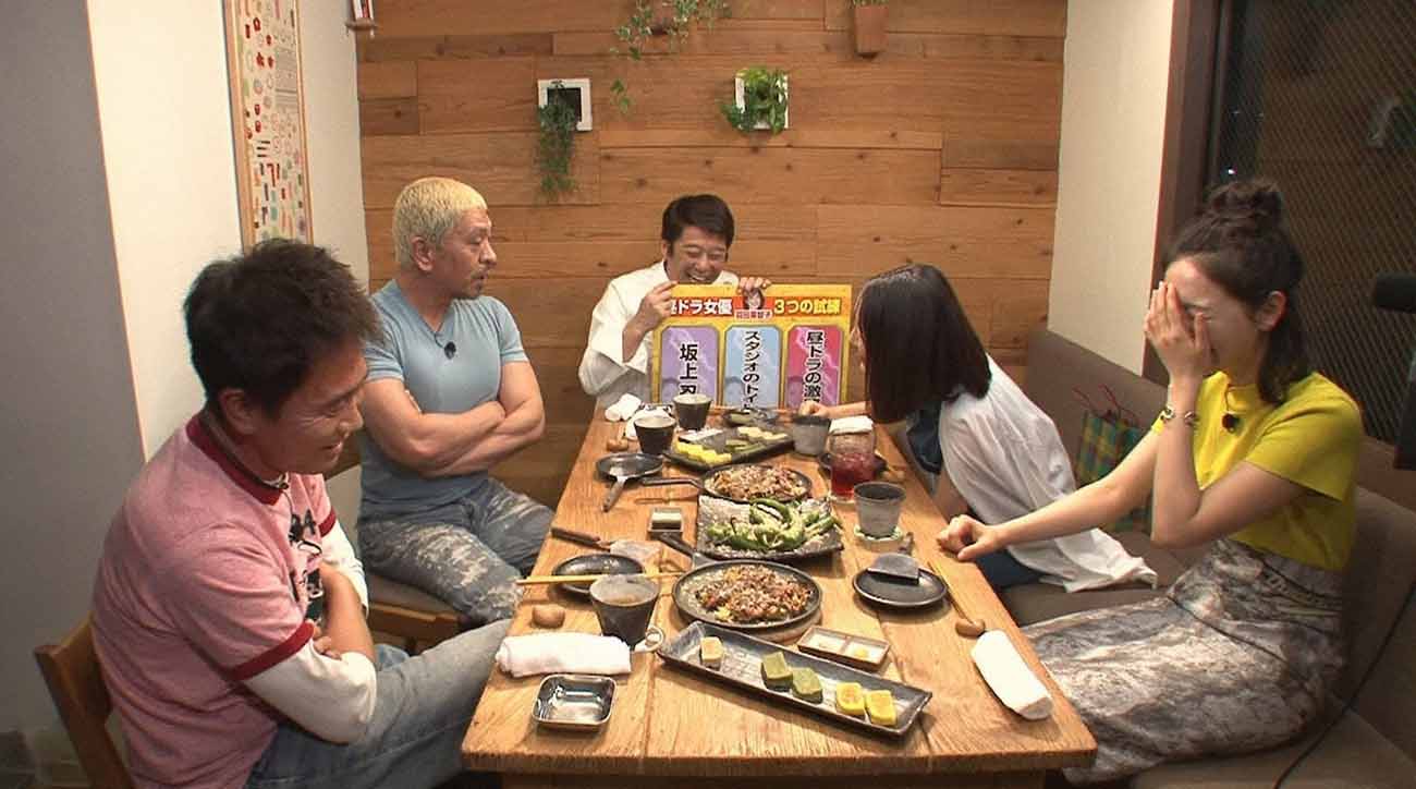 「本音でハシゴ酒」のワンシーン。 (c)フジテレビ