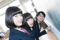 「IDOL NEWSING vol.2」ジャケット撮影の様子。